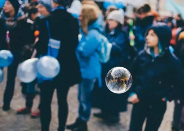 互联网金融组团上市，究竟是真材实料，还是虚假泡沫？
