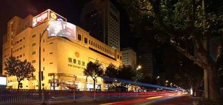 年纪轻轻父母双亡 渔村少年放弃金饭碗 35岁白手起家身家上百亿