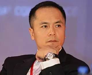 年纪轻轻父母双亡 渔村少年放弃金饭碗 35岁白手起家身家上百亿