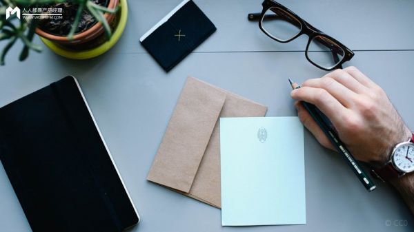 产品设计两大问题：初期用户看不懂产品？后期控制不住功能？