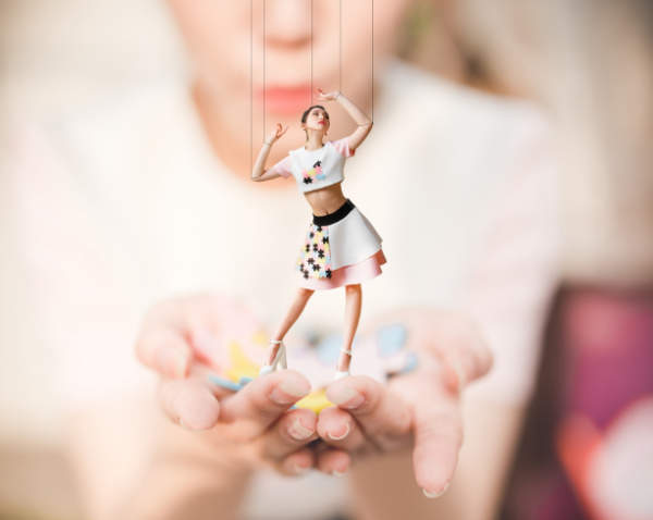 心理学与产品设计04：「鸡尾酒会效应」与「用户信任」