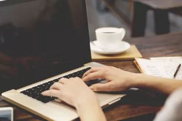 如何从用户反馈中挖掘产品问题和需求？