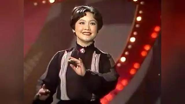 从李谷一到肖战，38年的春晚经历了哪些改变？