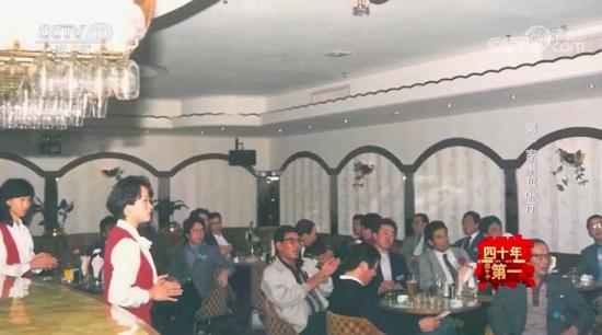  1988 年，广州东方宾馆的卡拉OK厅